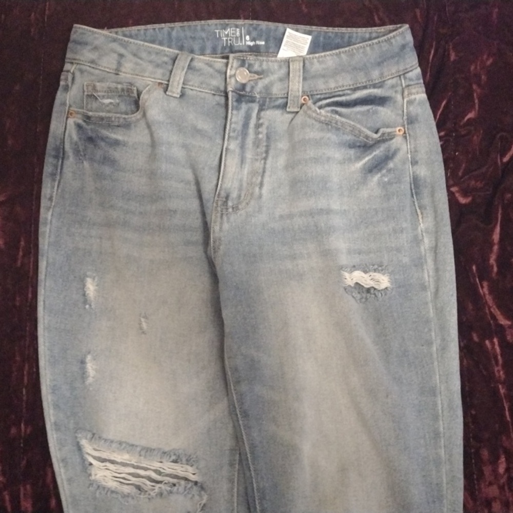 High rise ripped jeans